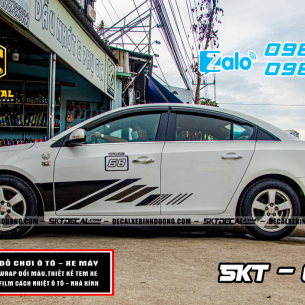 tem-suon-sedan-cruze-trang-den-02