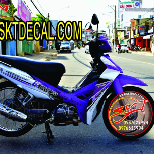 tem-trum-xe-sirius-xanh-trang-kawahara