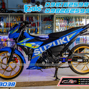 tem-trum-xe-satria-xanh-trang