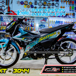 tem-trum-satria-xanh-bac-den