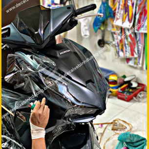 dan-keo-xe-air-blade-2021-mau-xam-den-phan-duoi